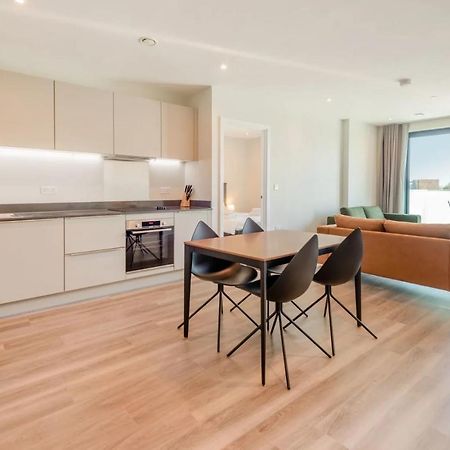 Modern Apartments In Brentford 2 Minutes Walk From Kew Bridge Bagian luar foto