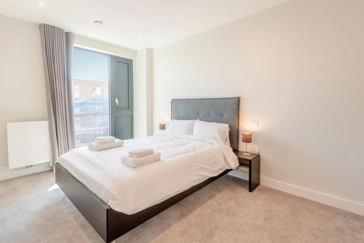 Modern Apartments In Brentford 2 Minutes Walk From Kew Bridge Bagian luar foto