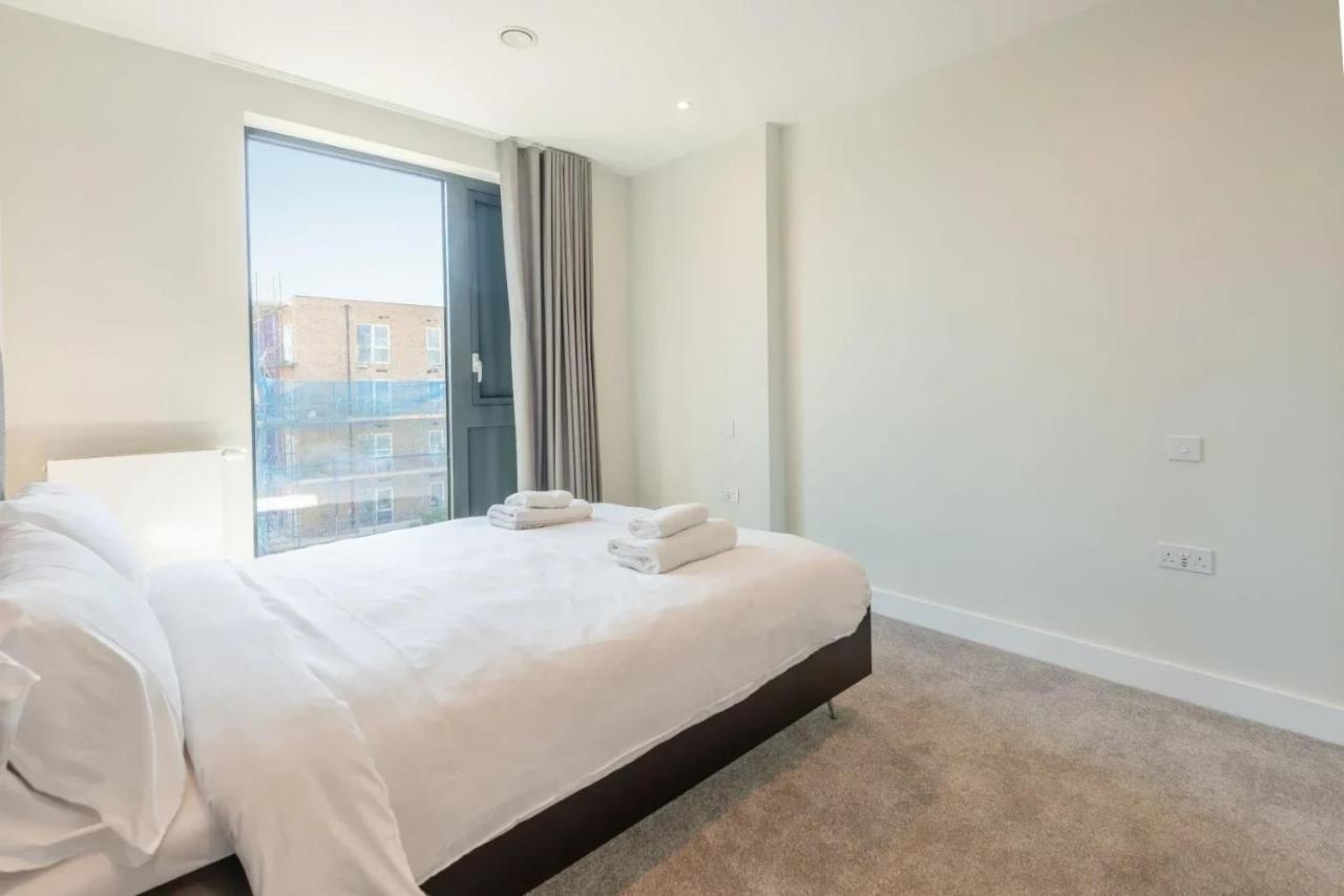 Modern Apartments In Brentford 2 Minutes Walk From Kew Bridge Bagian luar foto