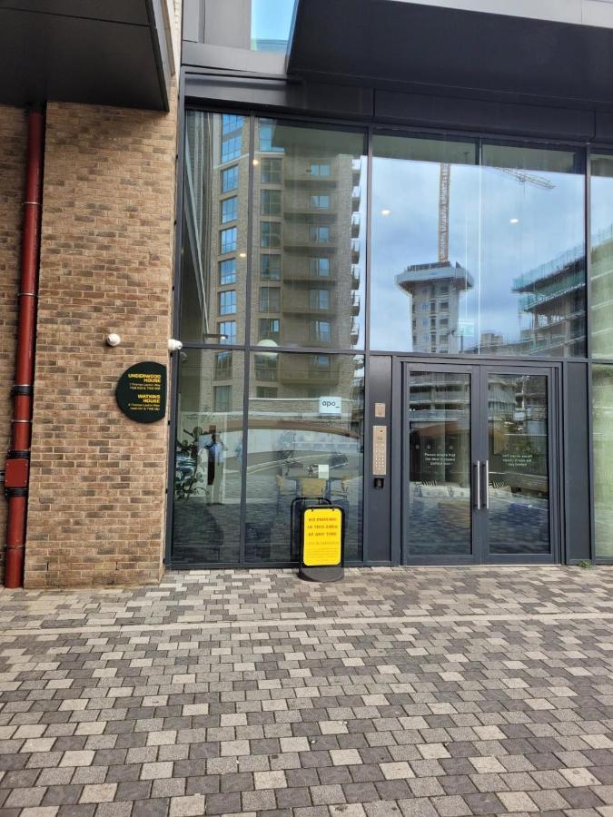 Modern Apartments In Brentford 2 Minutes Walk From Kew Bridge Bagian luar foto